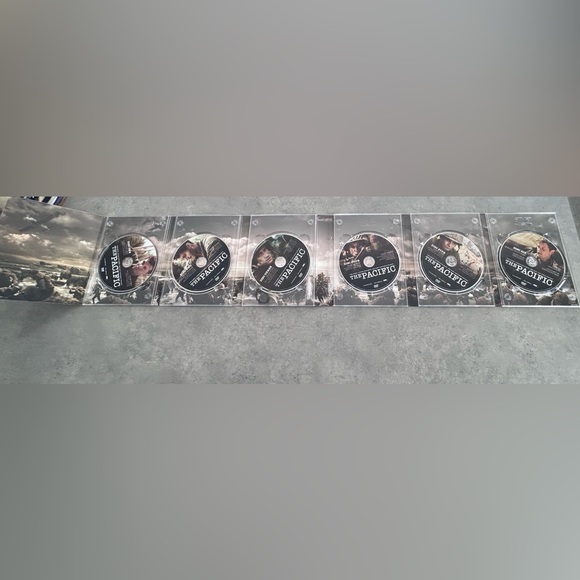 The Pacific Steelbook Blu-ray Complete Series English & French HBO 6 Disc - Picture 4 of 4